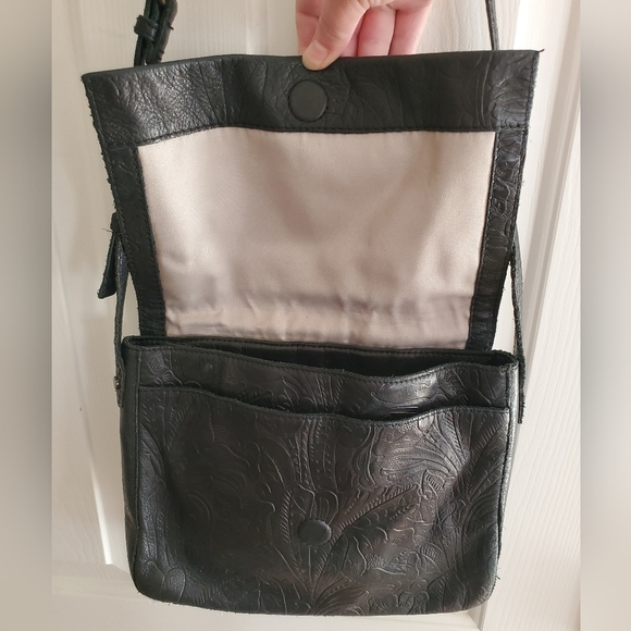 America Leather Co Leather Embossed Navy Crossbody - Picture 3 of 14